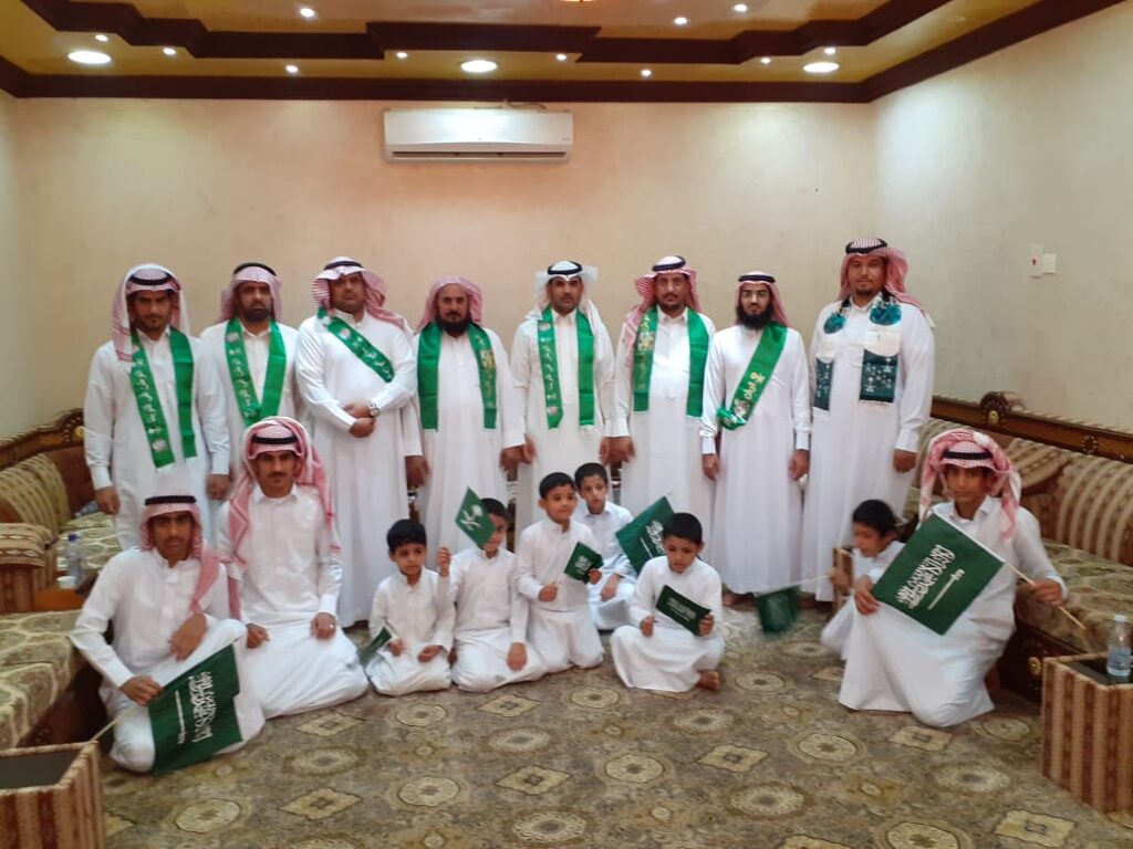 جمعية التنمية الأهلية بمركز وادي النخيل تشارك الأهالي اليوم الوطني