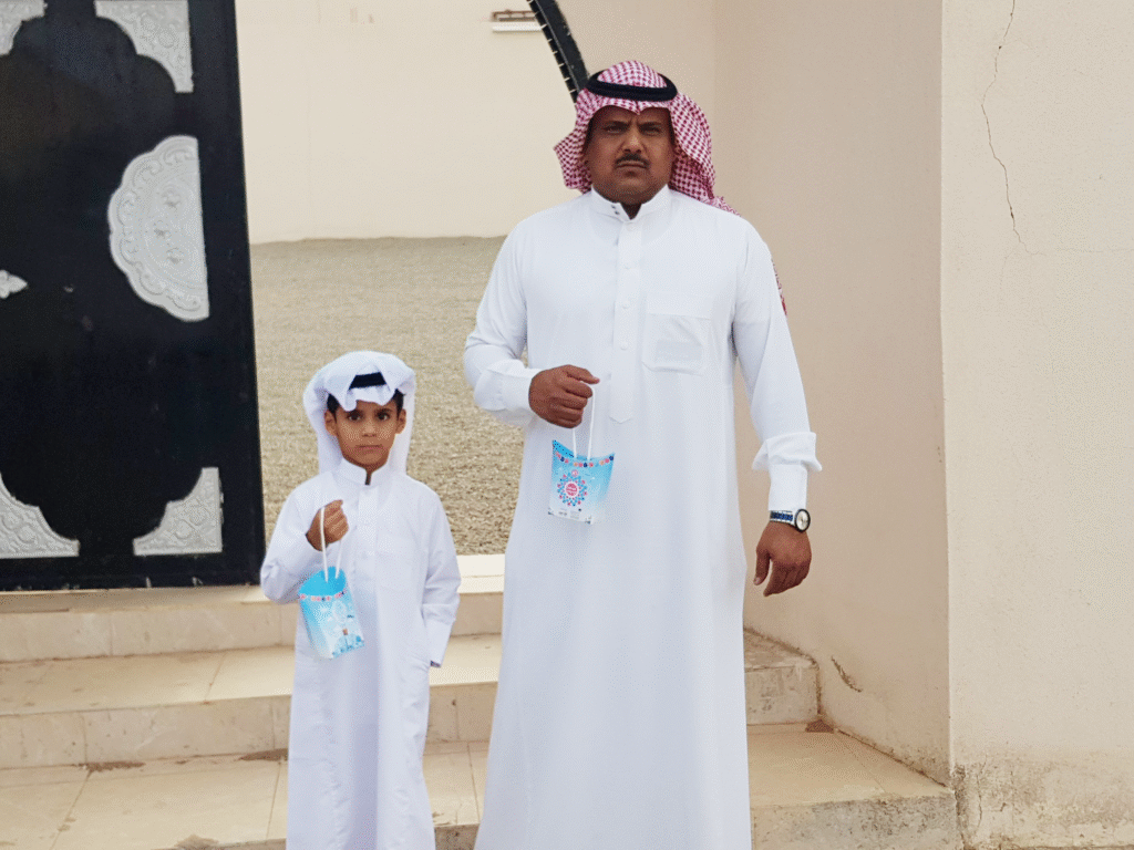 جمعية التنمية الأهلية بمركز وادي النخيل تشارك الأهالي بفرحة العيد